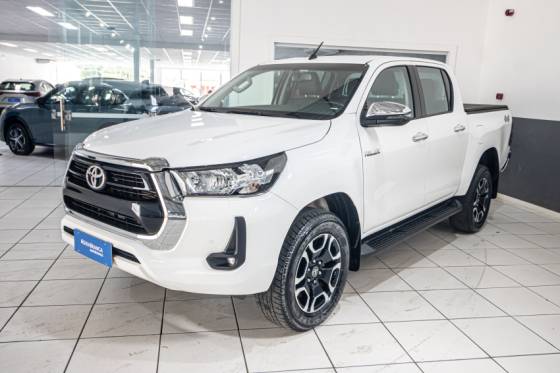 TOYOTA HILUX 2.8 D-4D TURBO DIESEL CD SRV 4X4 AUTOMÁTICO TOYOTA HILUX 2.8 D-4D TURBO DIESEL CD SRV 4X4 AUTOMÁTICO